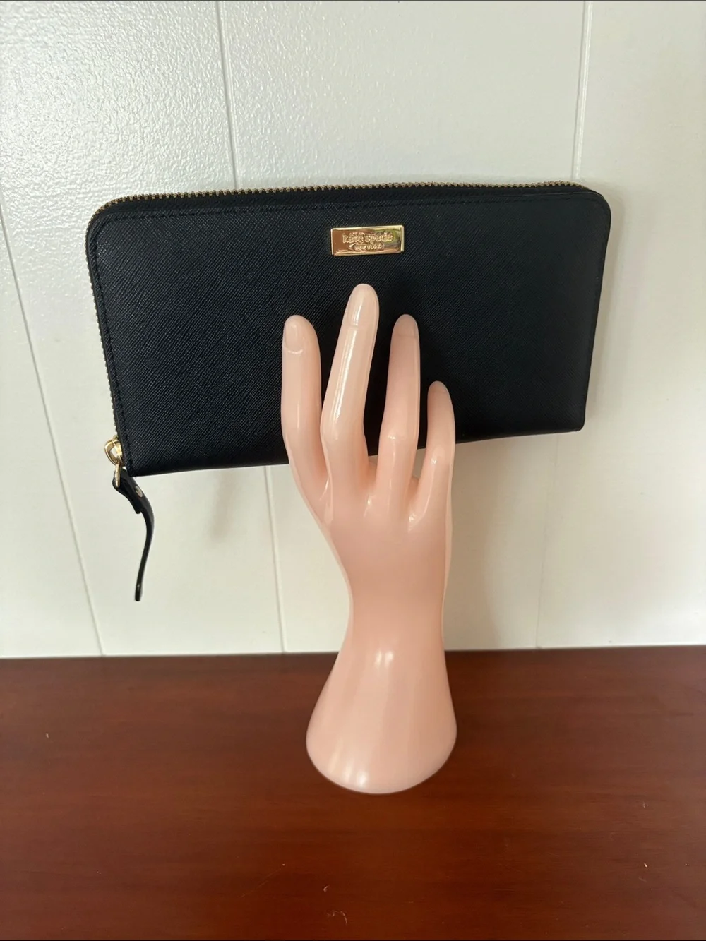 Kate Spade New York Laurel Way Neda Saffiano Black eather Zip Continental Wallet